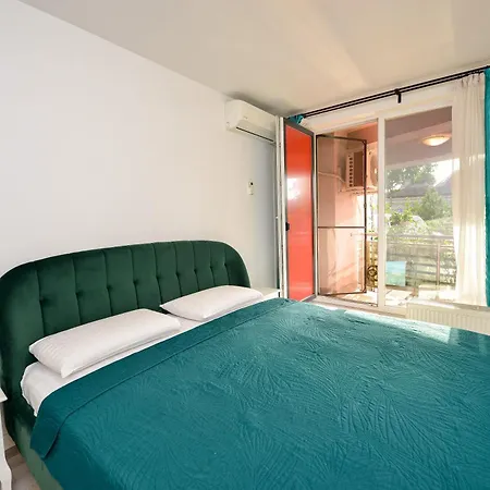 Pierre Cardin Deluxe With Terrace By Magniflex דירה בוקרשט