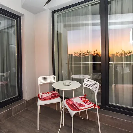 Pierre Cardin Deluxe With Terrace By Magniflex דירה *