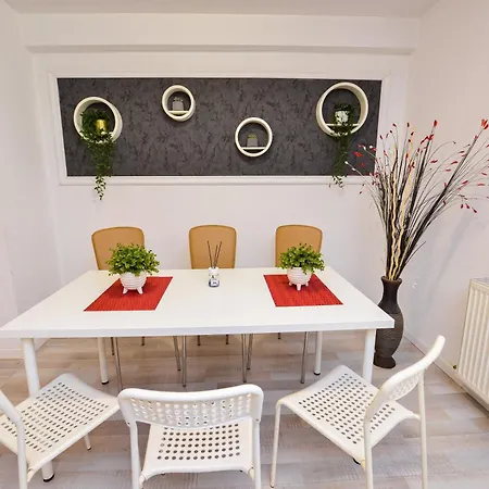 Апартаменти Pierre Cardin Deluxe With Terrace By Magniflex
