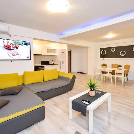 Pierre Cardin Deluxe With Terrace By Magniflex Apartment